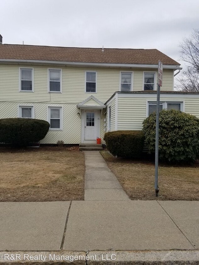16 Cross St, Uxbridge, MA 01569 Room for Rent in Uxbridge, MA