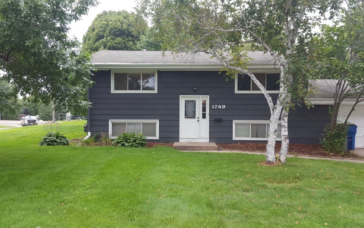 Primary Photo - Spacious 3 bedroom 2 bath in St. Paul Park!