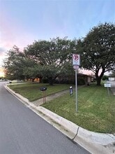 Building Photo - 1302 Crescent St
