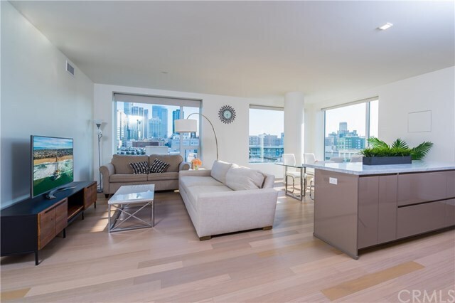 Foto del edificio - 1050 S Grand Ave