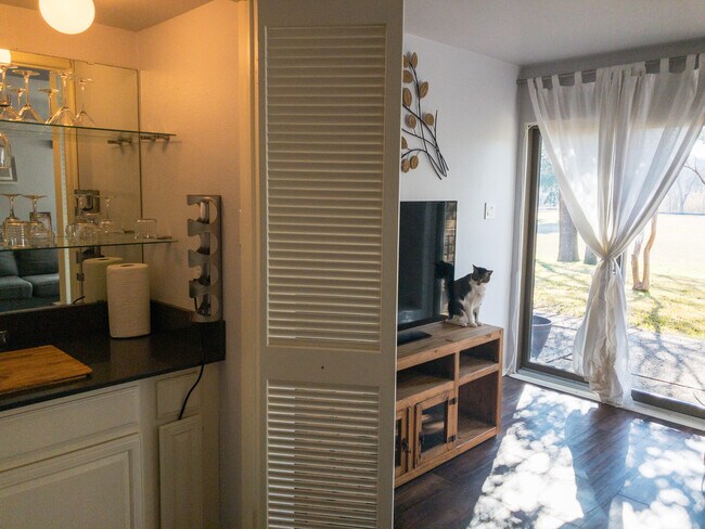 Foto del edificio - 2765 Fairway Park St