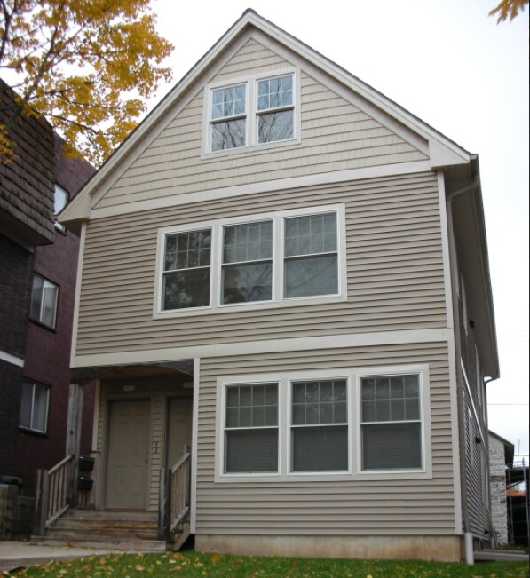 Foto del edificio - 3255 N Oakland Ave