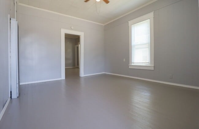 Foto del edificio - E 4th Street Duplex
