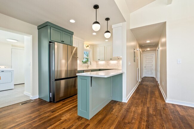 Foto del edificio - 720 Harper Ave