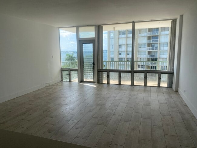 Foto del edificio - 1408 Brickell Bay Dr