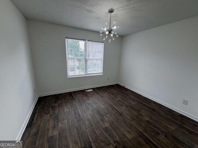 Foto del edificio - 1613 Fort Perry Way