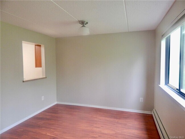 Building Photo - 120 N Rte 303