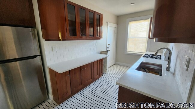 Building Photo - 26 Chiswick Rd Building Photo - 26 Chiswick Rd