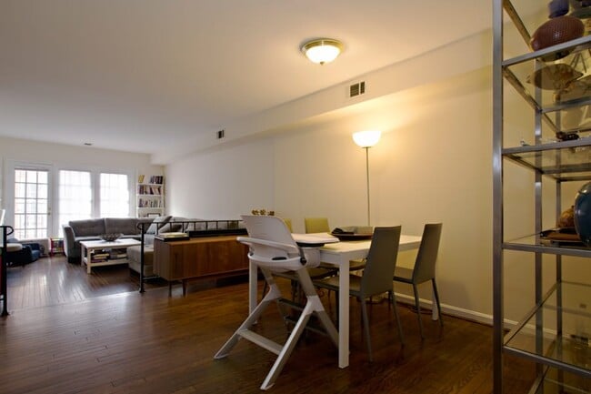 Foto del edificio - 1821 Biltmore St NW