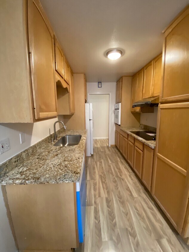 Primary Photo - 42610 Newport Dr