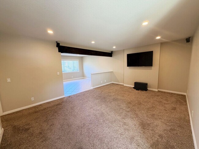 Foto del edificio - 3 Bed/ 2 Bath Brea Home w/Garage and Native Landscaped Yard