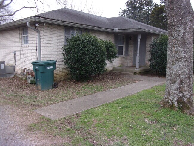 Building Photo - 133 Trinity Ln