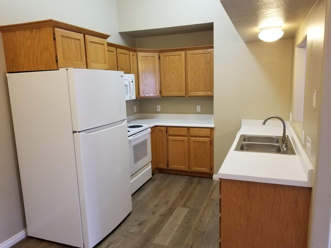 Primary Photo - 3 Bed, 2 Bath in Orem - with pool access!