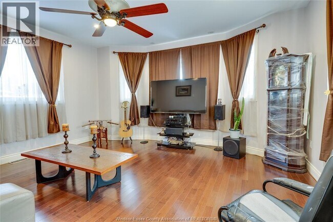 Photo du bâtiment - 365 Neal Blvd