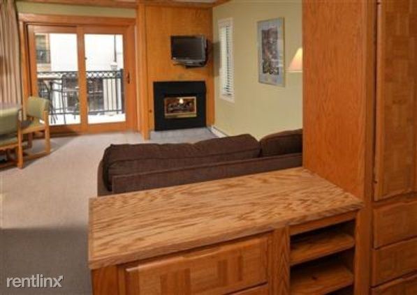 Primary Photo - 555 E Lionshead Cir