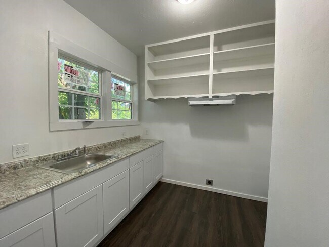 Building Photo - 1301 Taylor St