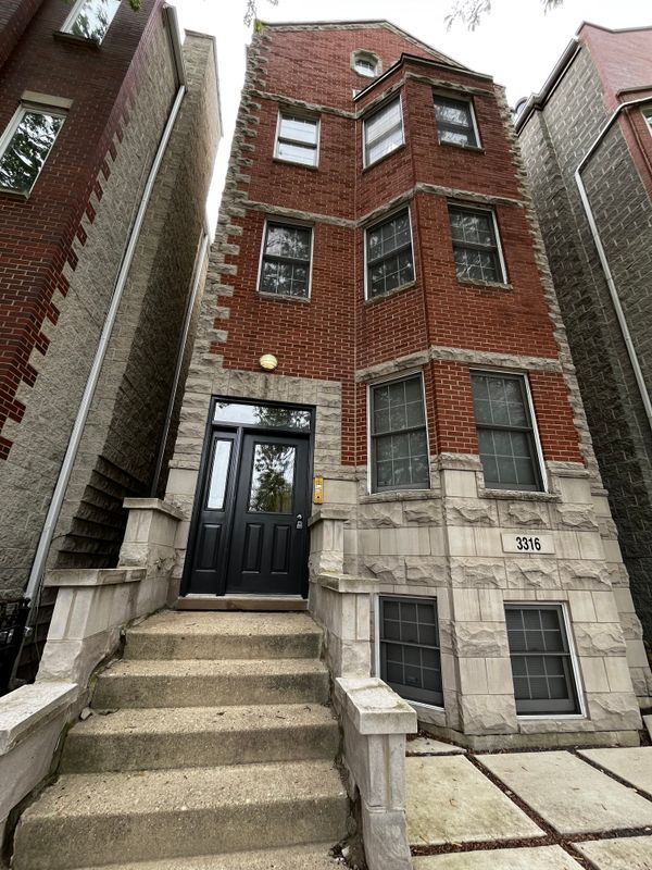 Building Photo - 3316 N Damen Ave