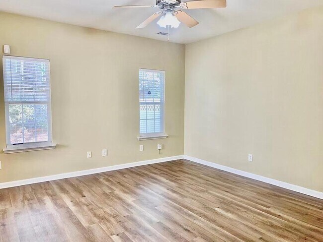 Building Photo - 15457 Tully House Ct