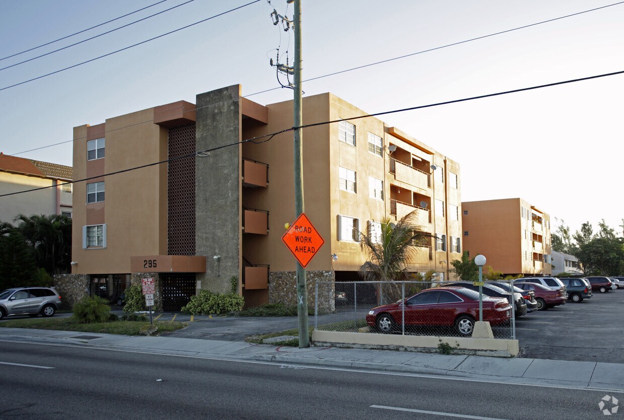 Foto principal - 295 NW 72nd Ave