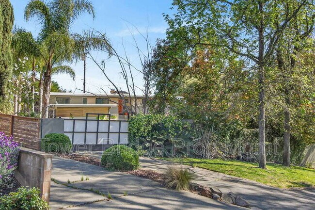 Building Photo - 3937 Orangewood Dr