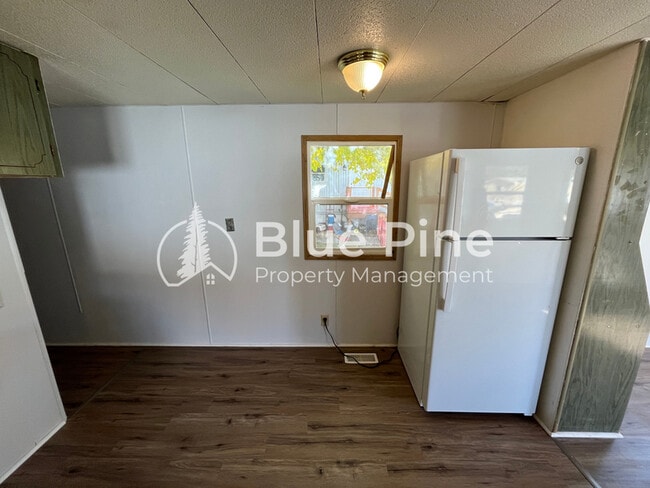 Building Photo - 4530 S 5th Ave