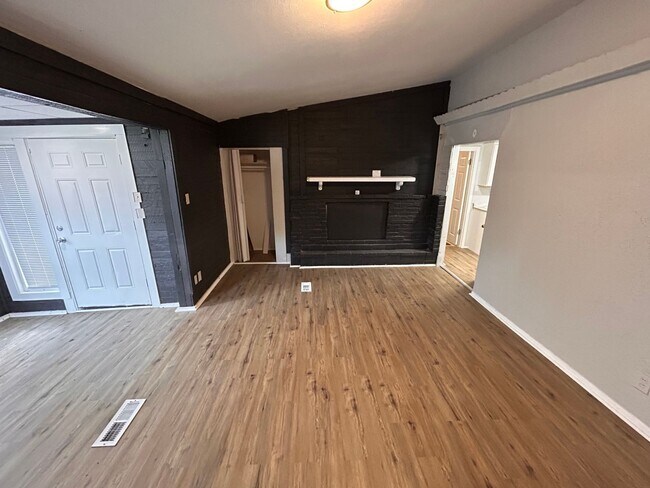 Foto del edificio - Easy and Breezy on Lakeview