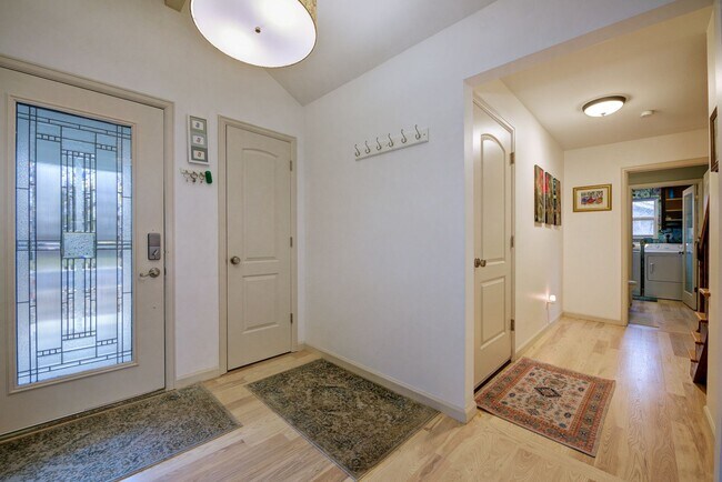 Foto del edificio - Newly renovated home in Central Boulder wi...