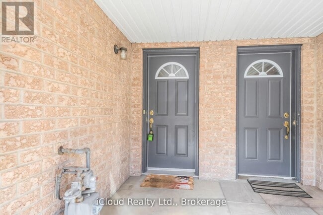 Building Photo - 63 Spadina Rd