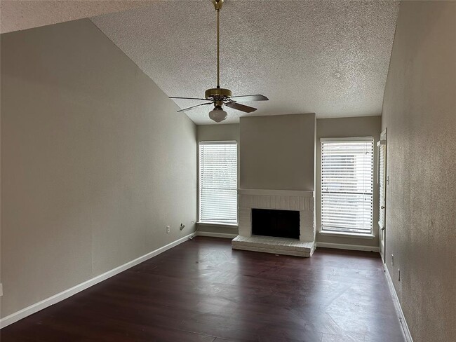 Building Photo - 10053 Westpark Dr