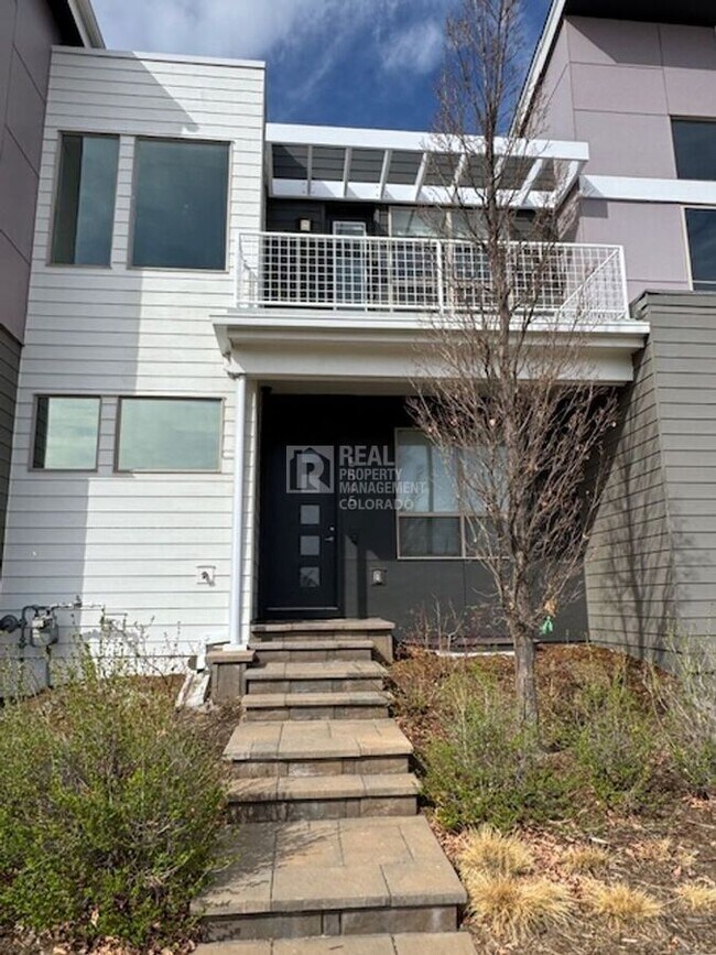Building Photo - 5545 Valentia St