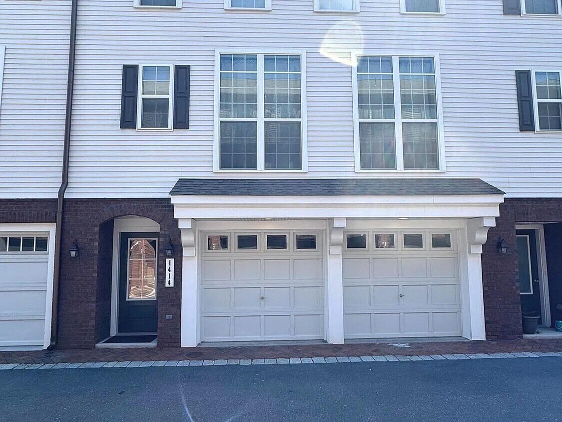 Foto del edificio - 1414 Benton Way