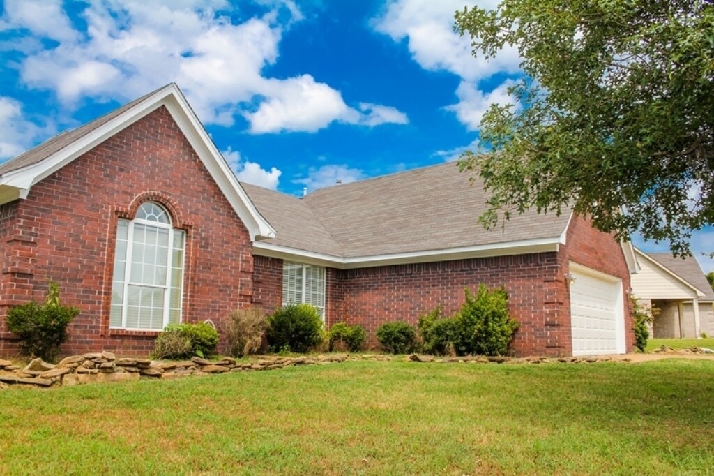 Primary Photo - 20 Cypress Ridge Cove Oakland, TN 38060