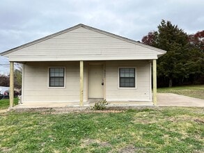 Building Photo - 507 Edna St