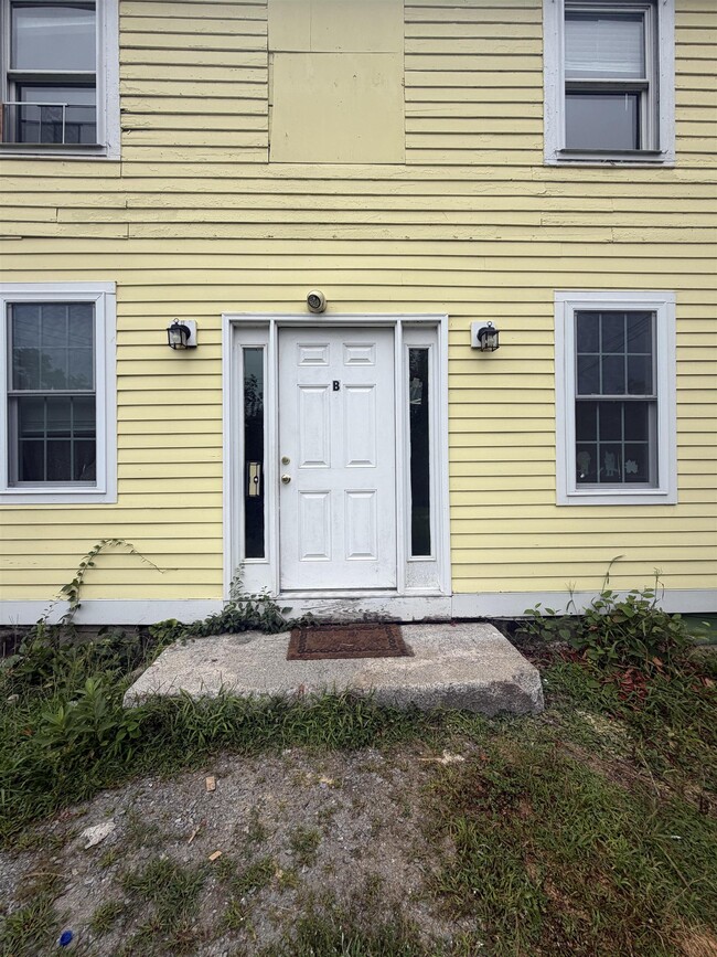 Building Photo - 27 Ashuelot St