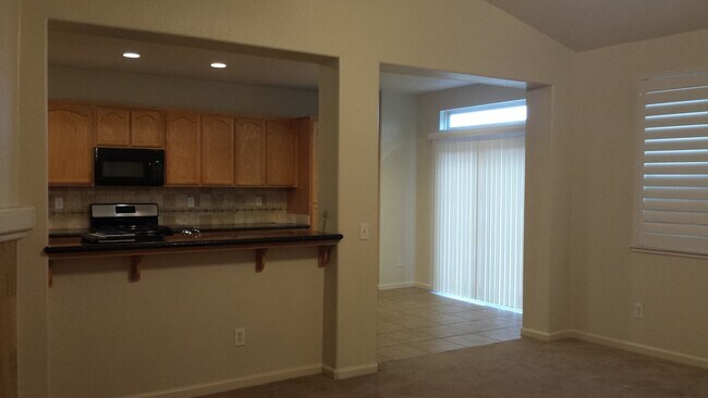 Foto del edificio - 719 Rock Creek Ln