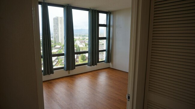 Foto del edificio - 2-bedroom, 1-bathroom unit with stunning m...