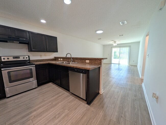 Building Photo - 119 Plantation Point Dr