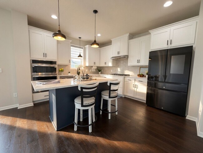 Building Photo - Gorgeous 3bed 3bath Home, Nestled in The Desirable Harvest West Neighborhood of Chaska