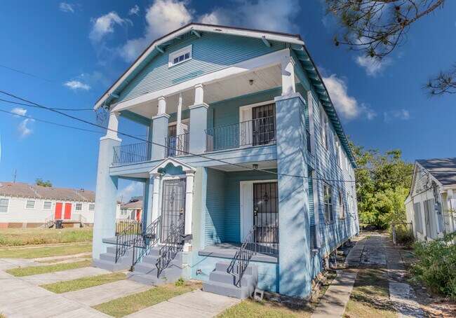 Building Photo - 2315 Desire St