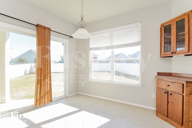 Foto del edificio - 8982 Stallings Dr