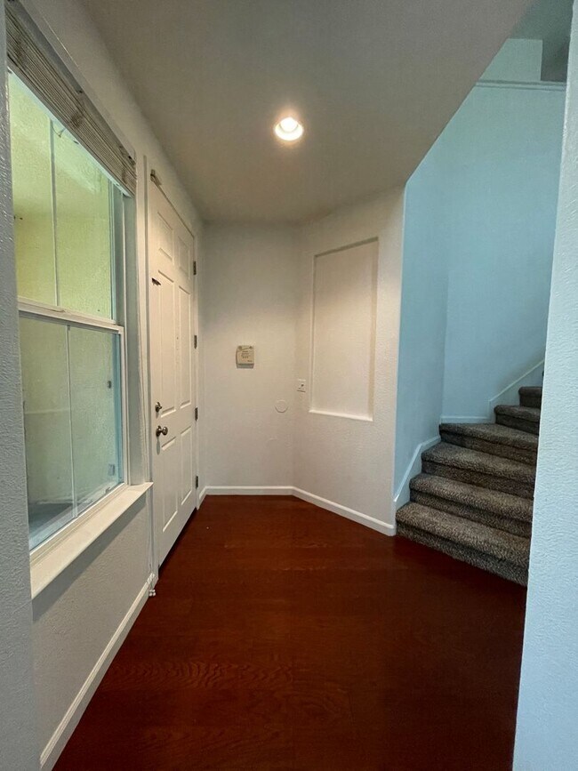 Building Photo - 1513 Sturm Dr