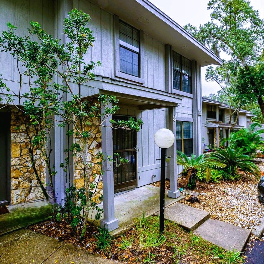 Primary Photo - 9 Oakwood Park