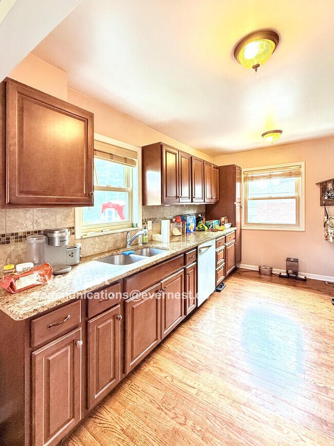 Foto del edificio - 2503 Maplewood Ave