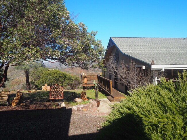 Foto del edificio - 2077 Stagecoach Canyon Rd