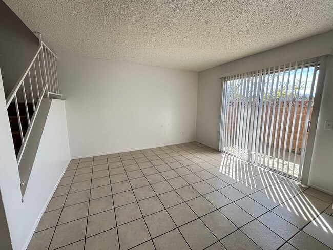 Foto del edificio - East Palmdale Townhouse