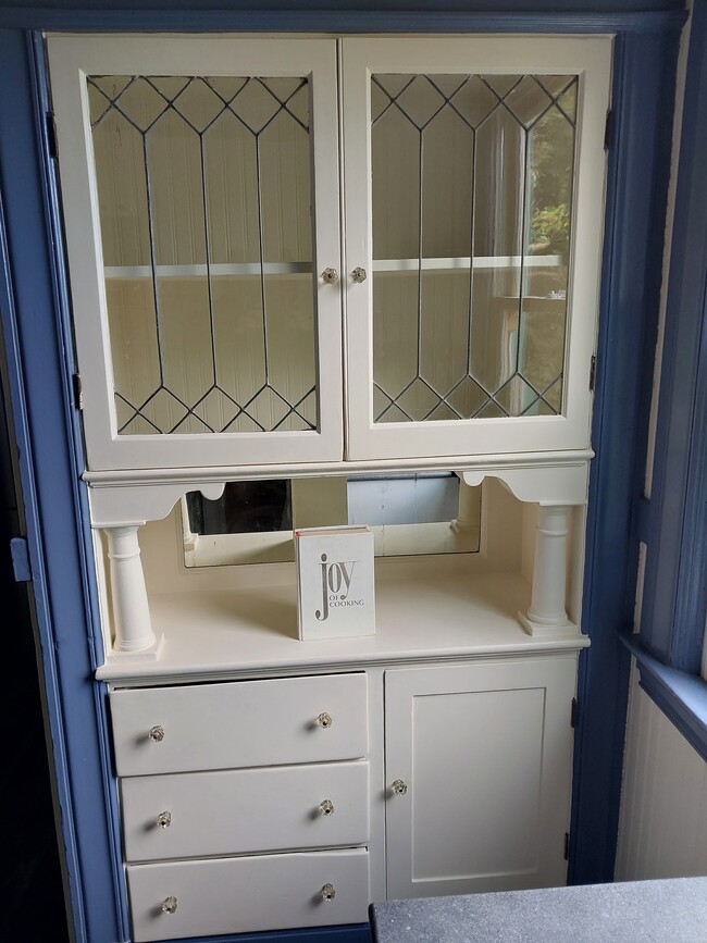 Building Photo - 1110 Hollister Ave