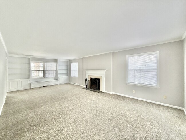 Foto del edificio - 2431 Blarney Stone Dr