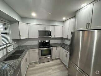 Building Photo - 5205 Bayside Dr