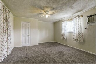 Building Photo - 3306 Signal Hill Dr