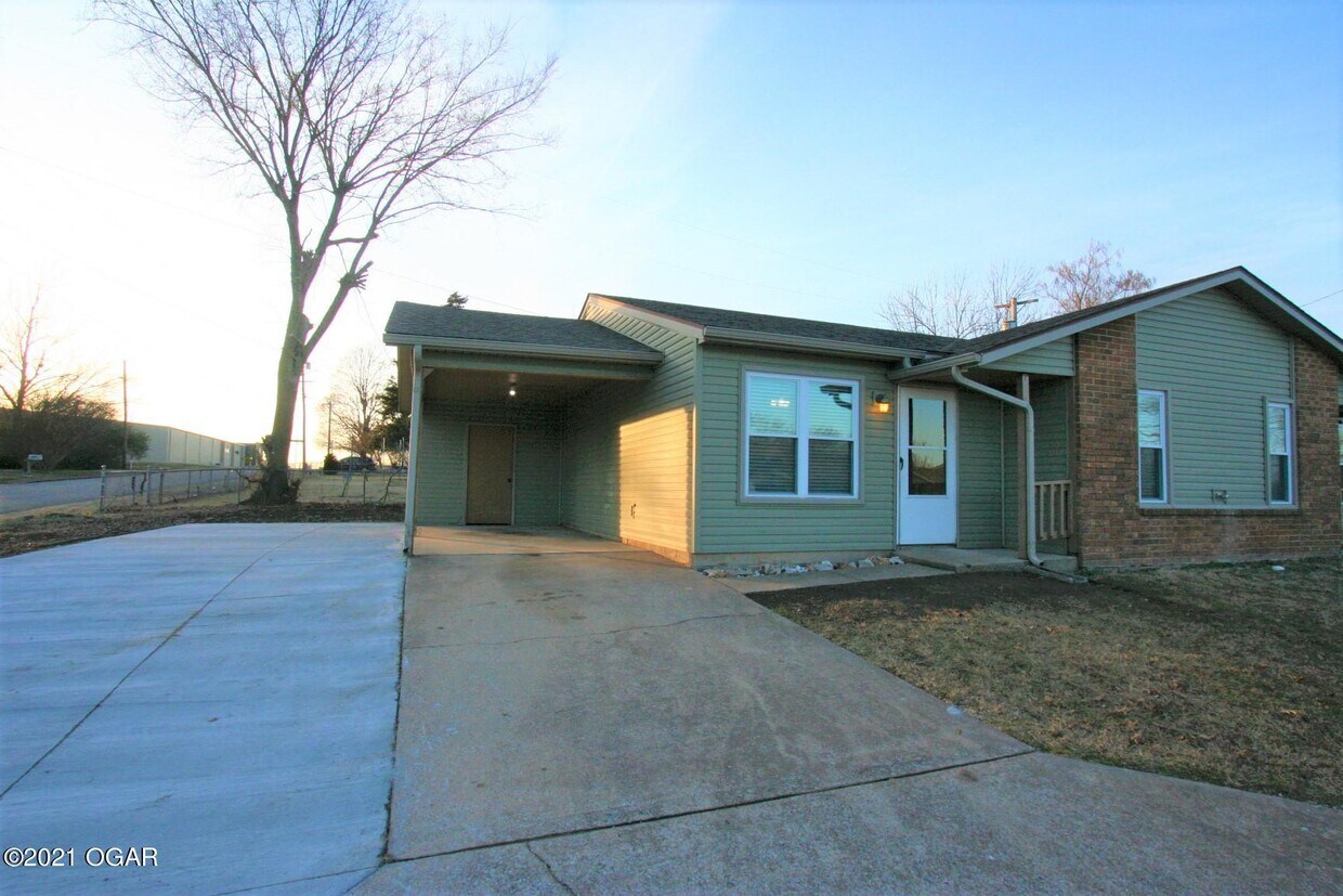 3111 E 12th St Unit 1, Joplin, MO 64801 Condo for Rent in Joplin, MO